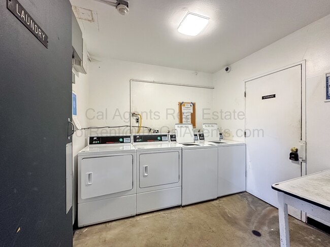 Building Photo - 785 Taft St