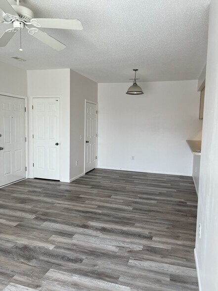 Building Photo - 2323 E Porter Ave