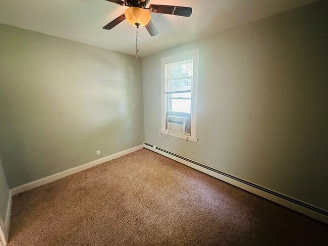 Building Photo - Charming 3 Bedroom Single Family Home Avai...