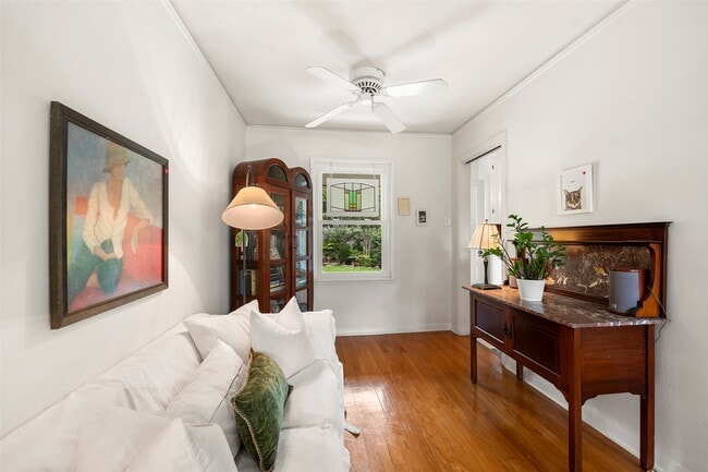 Building Photo - 2114 Saxon Dr