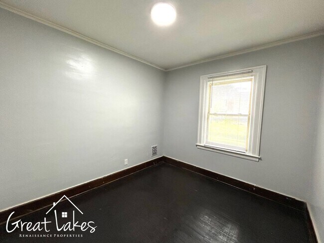 Building Photo - Beautiful 2 Bedroom 1 Bathroom now available for rent