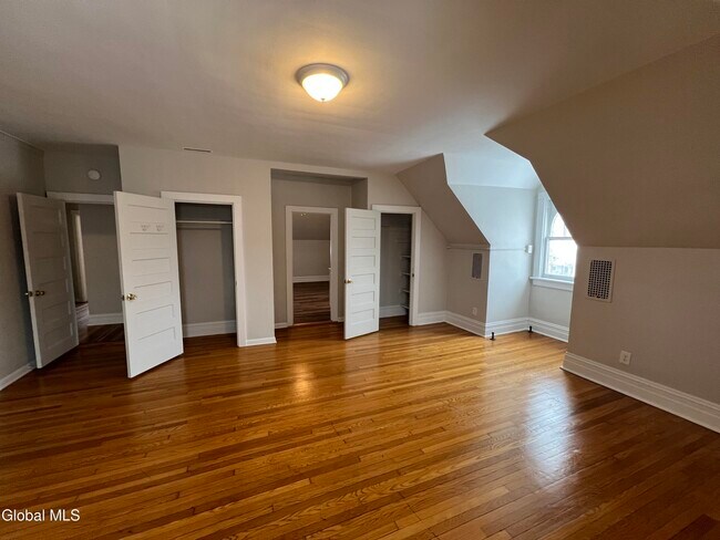 Building Photo - 1114 Union St