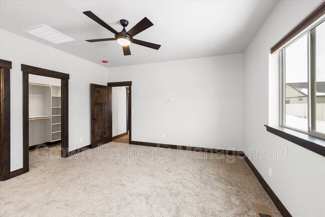 Building Photo - 4046 Snowberry Ave