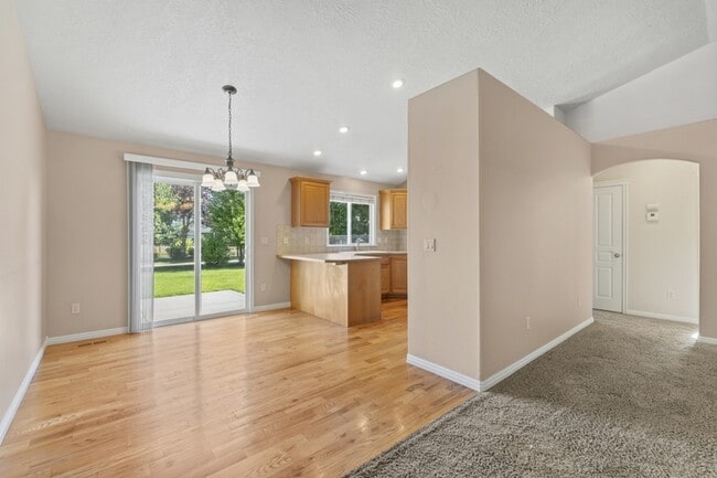 Building Photo - 1770 W Bellagio Dr