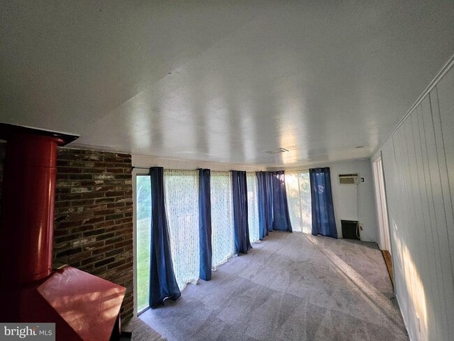 Building Photo - 49 Bonnie Ln