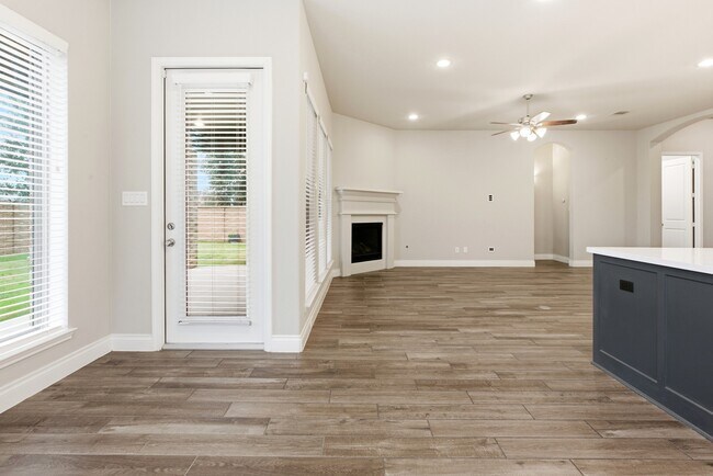 Building Photo - 6927 Pondhawk Dr