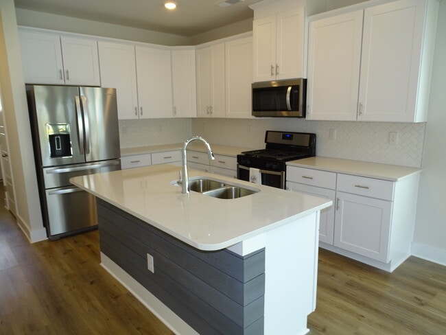 Building Photo - 146 Bromes Wy