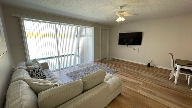 Building Photo - Furnished Short Term Rental