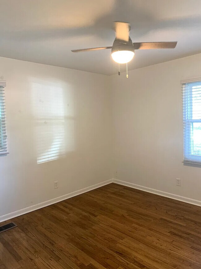 Building Photo - 3626 Admiral Dr
