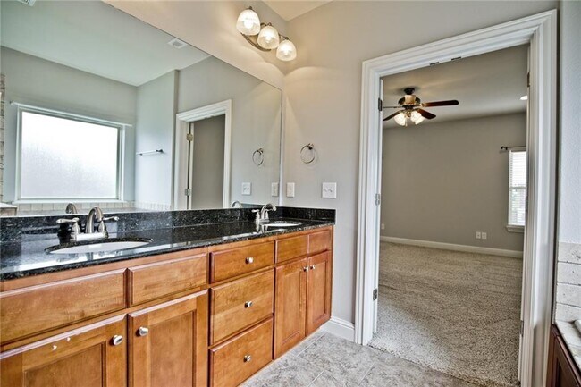Building Photo - 1418 Gooseneck Ln