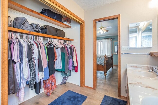 Building Photo - 3 Bedroom 2 Bathroom Home - Dogs Allowed & Large Backyard!