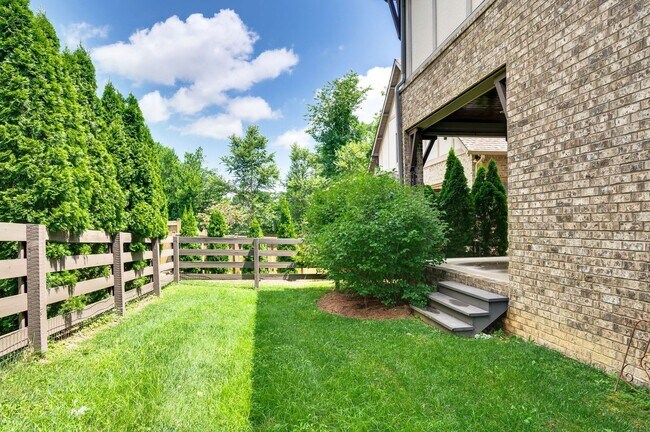 Building Photo - Stunning 4BE/3.5BA home in the heart of Gr...