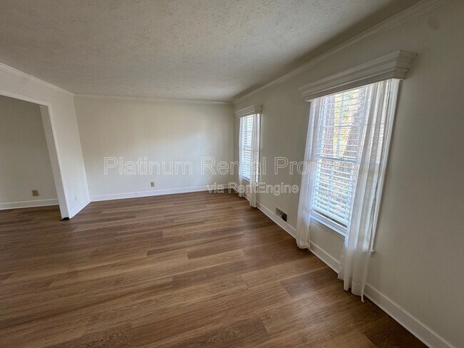 Building Photo - 4007 Shady Cir NW