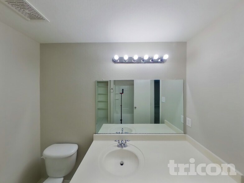 Building Photo - 439 Eisenhower Ln