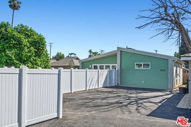 Building Photo - 15912 Vose St