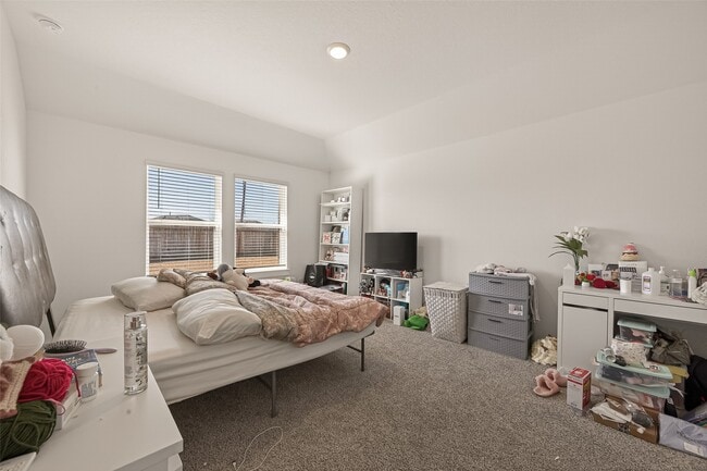 Building Photo - 1102 Rayburn Dr