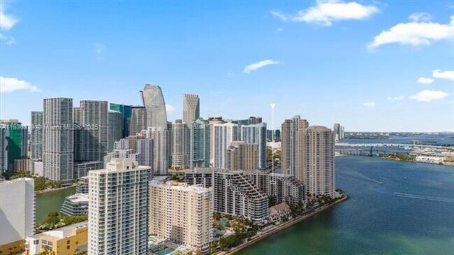 Building Photo - 540 Brickell Key Dr