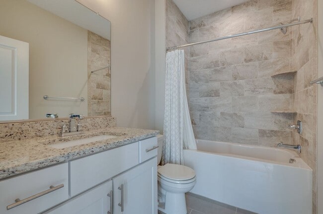 Building Photo - 3BD/3.5BA Immaculate Condo at the Oceanfront!