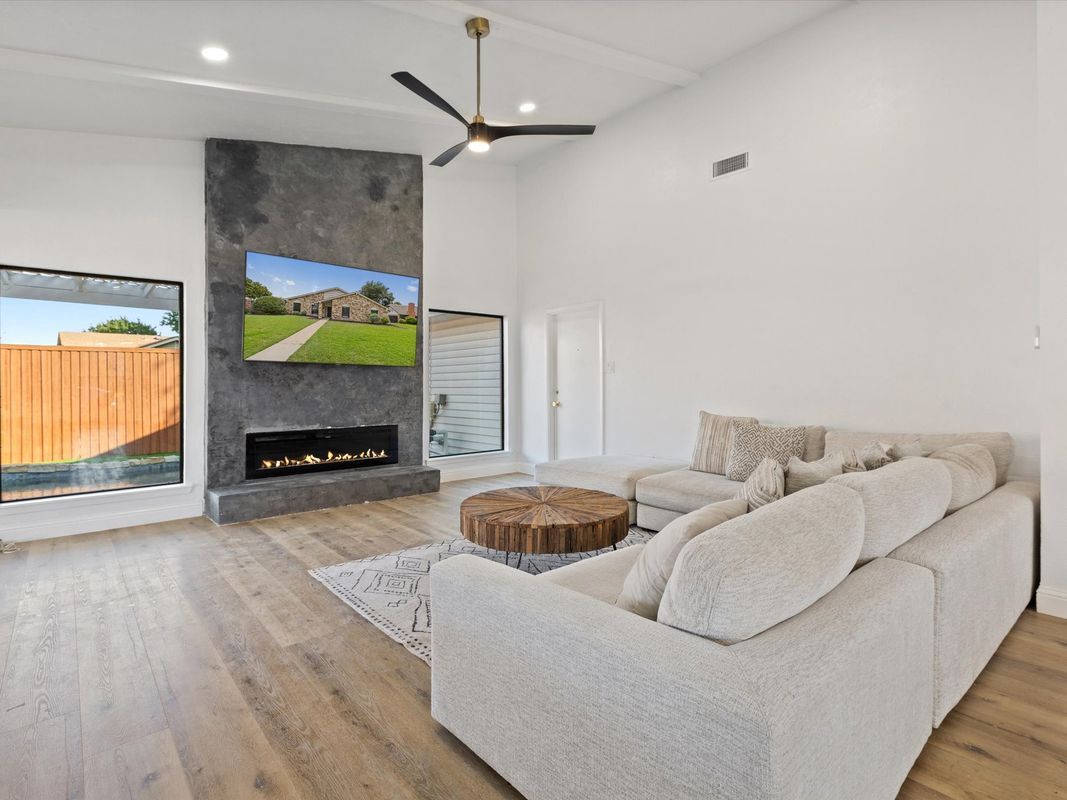 Building Photo - 3404 Newkirk Dr