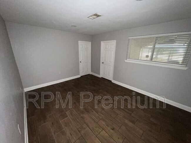 Building Photo - 4922 Sunnybrook Dr