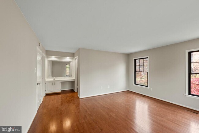 Building Photo - 20 Rhodes Pl