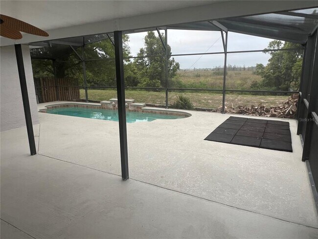 Building Photo - 1063 Bluegrass Dr