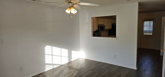 Building Photo - 204 Fairwood Ct