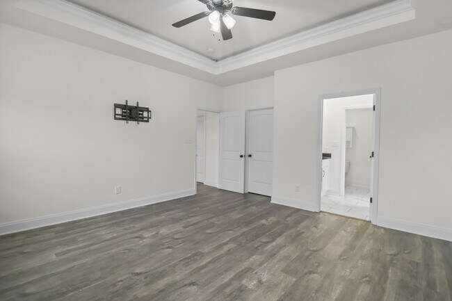 Building Photo - 525 Woodtrace Dr