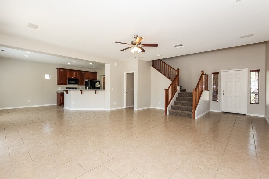 Building Photo - 13875 W Mauna Loa Ln