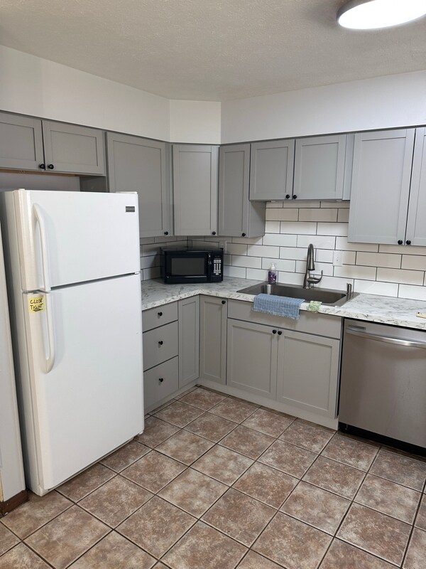 Building Photo - 388 Gamewood Dr