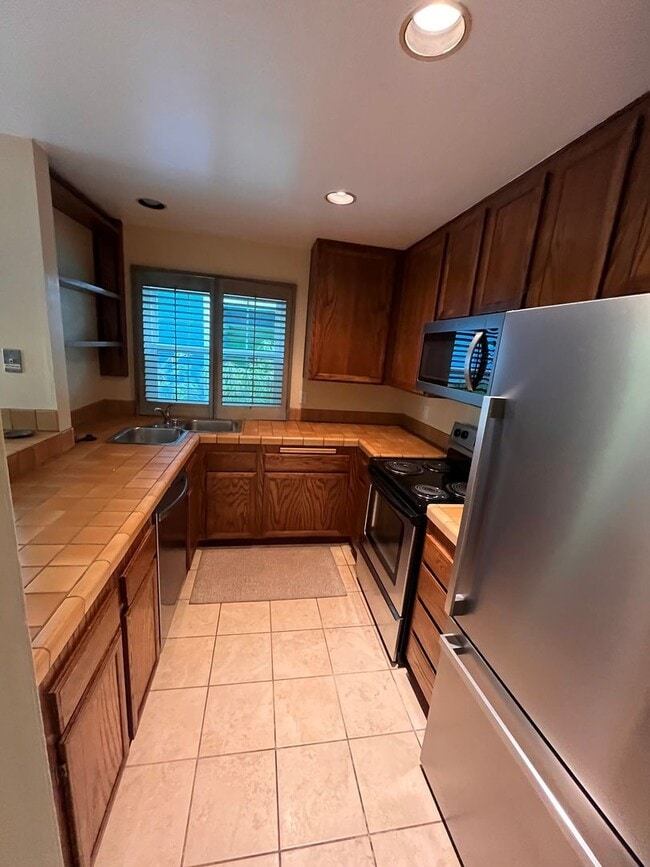 Building Photo - Mission Beach, 2 bedroom, 2 bathroom, with...
