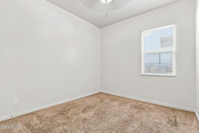 Building Photo - 3203 Red Orchard Dr