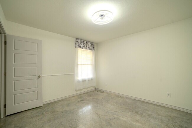 Building Photo - 770 Freedom Cir