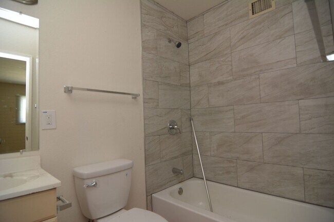 Building Photo - Remodeled 3 Bedroom 2 Bath Duplex! South Central Tucson Location!