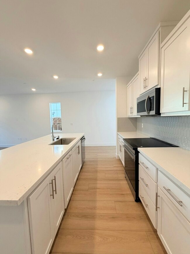 Building Photo - 397 N Paso Robles Dr