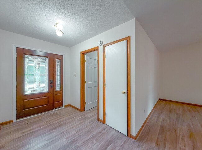Building Photo - 776 Lupine Ln