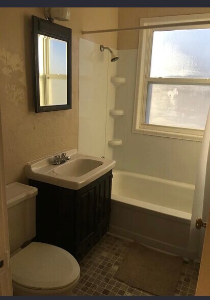 Building Photo - 309 Lake St