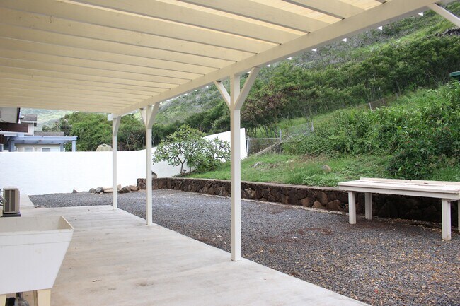 Building Photo - 1279 Kaeleku St