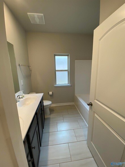 Building Photo - 14980 Westmeade Ln