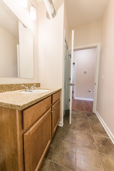 Bath (hallway) - 12 Cunliffe Way