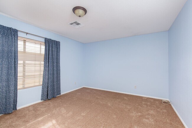 Building Photo - Enormous Silverado Ranch pool home with new paint and carpet