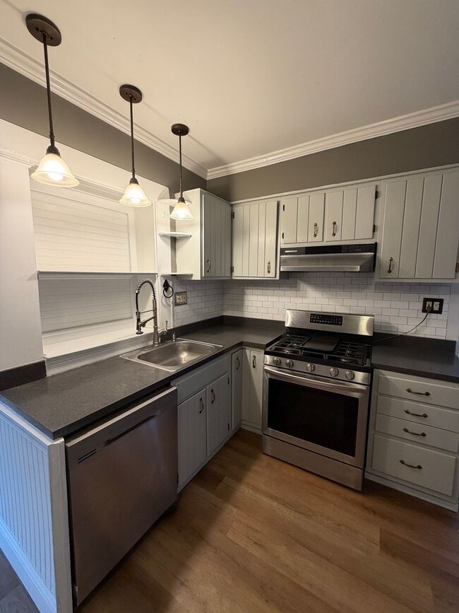 Building Photo - Gorgeous Mount Penn 4 BR/1 1/2 Bath For Rent