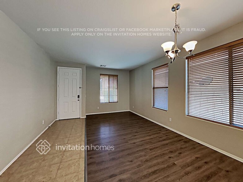 Building Photo - 4112 E Cherry Hills Dr