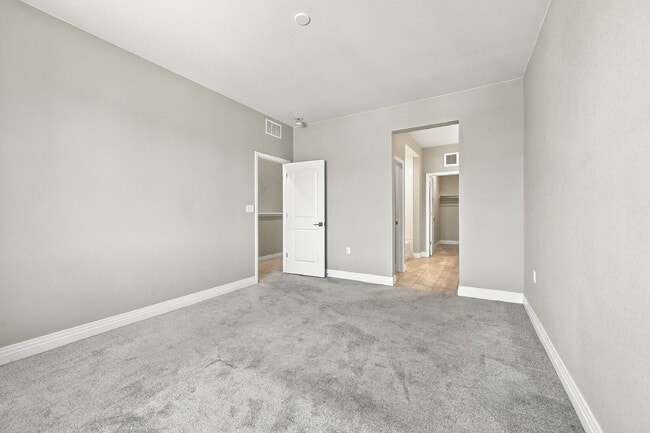 Building Photo - $2,495.95- 3 Bed, 3 Bath Condo in Aurora with In Unit Laundry!