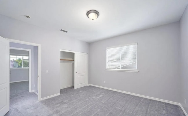 Building Photo - Fabulous 5 bed, 3 bath 2-story home in the Dos Vientos Community