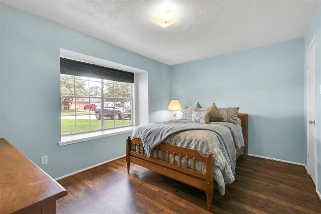 Building Photo - 7310 Echo Pines Dr