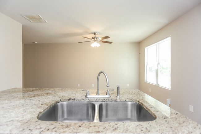 Building Photo - McDonough, GA 3 Bedroom Home