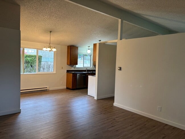 Building Photo - 5555/5545 Gill St