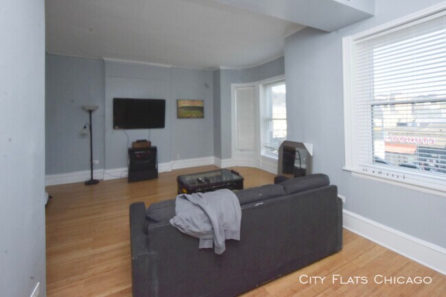 Building Photo - 950 W Addison St