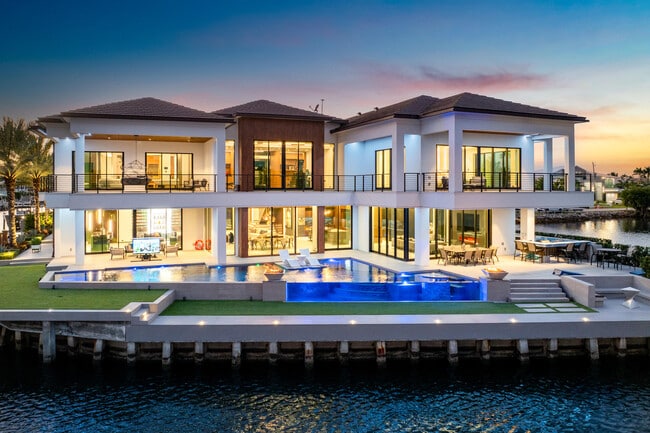 Building Photo - 2934 NE 8th Ave